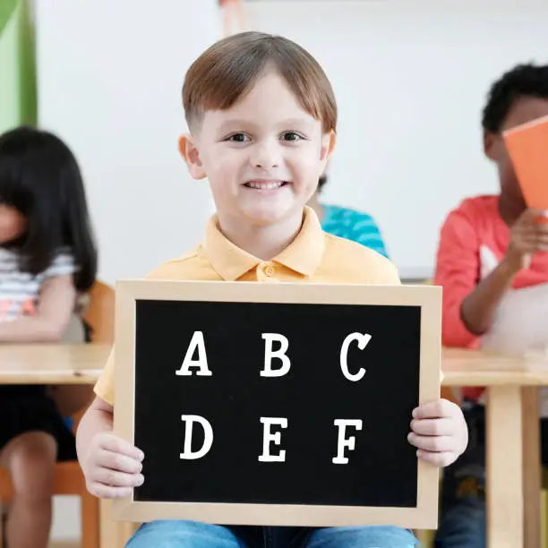 آموزش زبان از طریق بازی برای کودکان